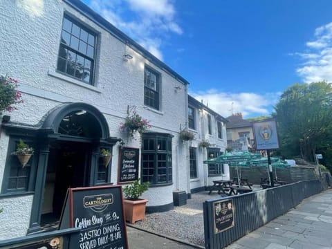 Property building, Garden, Street view, Location