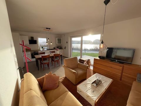 TV and multimedia, Kitchen or kitchenette, Living room, Seating area, Dining area, minibar