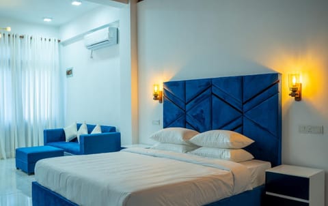 Bed, Photo of the whole room, Bedroom, air conditioner