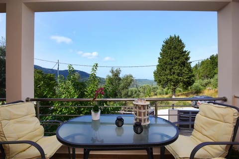 Balcony/Terrace, Garden view, Mountain view, Quiet street view