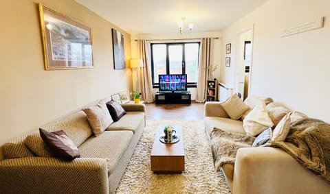 Communal lounge/ TV room, TV and multimedia, Living room, Dining area