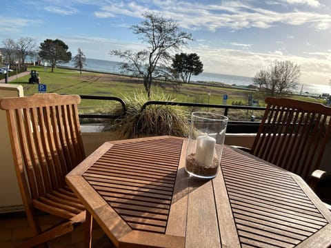 Day, Natural landscape, View (from property/room), Balcony/Terrace, Dining area, Sea view