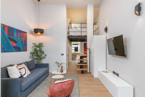 Beautiful duplex in front of Vista Alegre Palace Apartment in Madrid