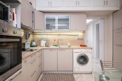 Coffee/tea facilities, Kitchen or kitchenette, minibar, pet friendly, stove, toaster, washing machine