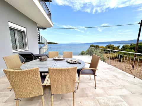 Patio, Day, Balcony/Terrace, Dining area, Sea view