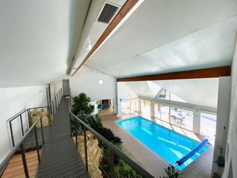 Villa avec piscine d'intérieur “ Losalia “ Villa in Dijon