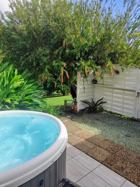 Garden, Hot Tub