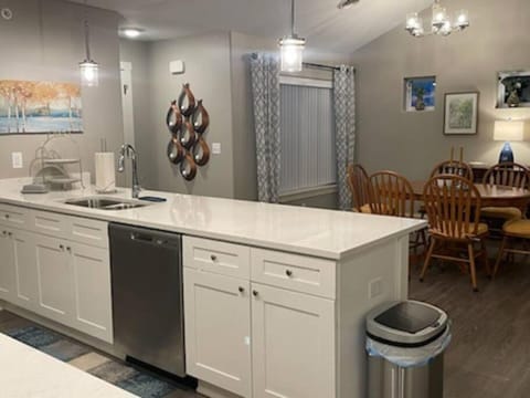 Brand New 3 Bedroom Condo in Bettendorf Apartment in Bettendorf