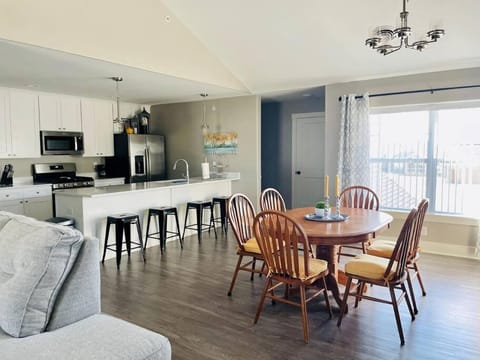 Brand New 3 Bedroom Condo in Bettendorf Apartment in Bettendorf