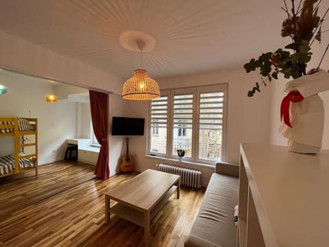 Living room, Photo of the whole room