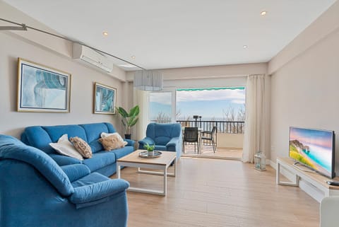 TV and multimedia, Balcony/Terrace, Seating area, Sea view