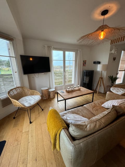 Communal lounge/ TV room, TV and multimedia