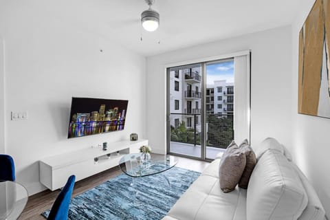 Sleek Doral Retreat 1 Bed Oasis With Free Parking Apartment in Doral