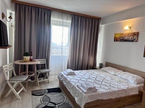 Bed, Living room, Photo of the whole room, Seating area, Dining area, Bedroom, towels