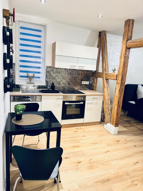 Kitchen or kitchenette, Dining area, pet friendly, stove