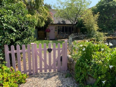 Property building, Spring, Day, Garden, Garden view