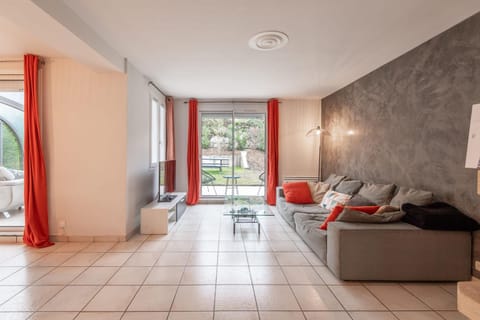 ALPILOC - Town house with garden and winter lounge House in Annecy
