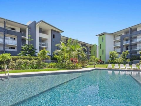 Property building, Pool view, Swimming pool, sunbed