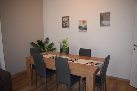 Balcony/Terrace, Seating area, Dining area, heating, air conditioner