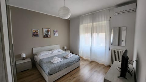 Bed, Photo of the whole room, internet, towels, wardrobe