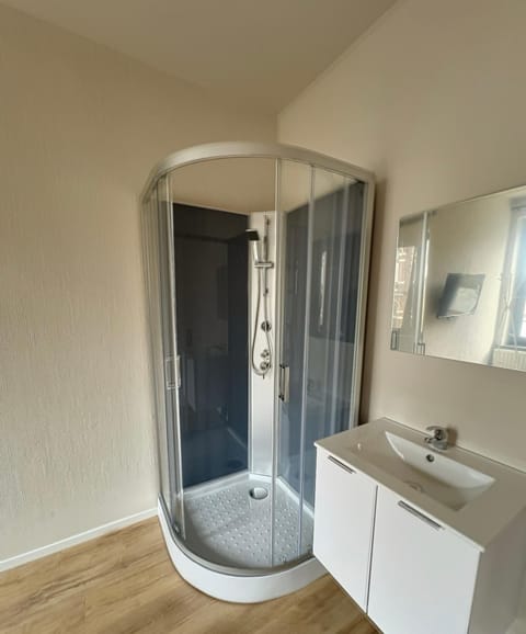 Gare 64A4 Charleroi-Airport Apartment in Charleroi