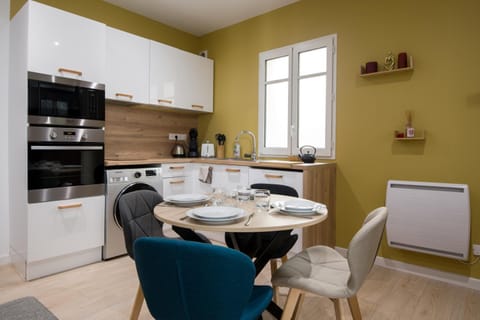 Kitchen or kitchenette, microwave, oven, washing machine