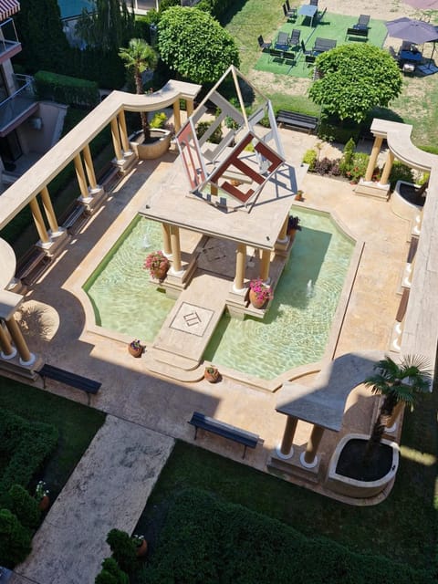 Garden, Inner courtyard view