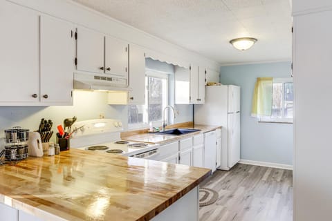 Pet-Friendly Union Home about 19 Mi to Cincinnati! House in Ohio