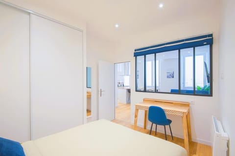 Seating area, Bedroom