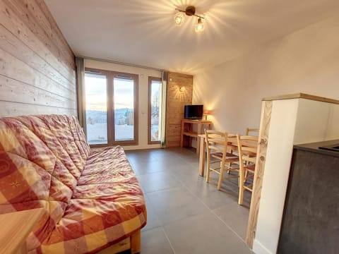 Studio rénové, ski retour, terrasse sud - FR-1-275-206 Apartment in Montvalezan