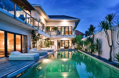 Property building, Patio, Night, Pool view, Swimming pool, Swimming pool, sunbed