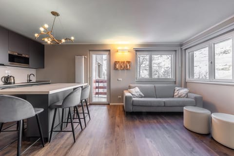 TV and multimedia, Balcony/Terrace, Living room, Seating area, Dining area, kitchen