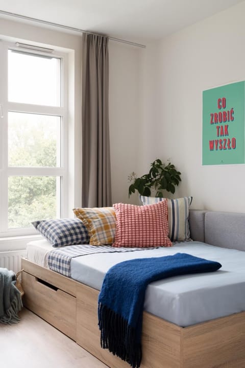 Bed, Living room, Bedroom
