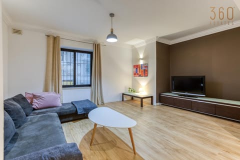 Communal lounge/ TV room, TV and multimedia, Photo of the whole room, Evening entertainment, Bedroom