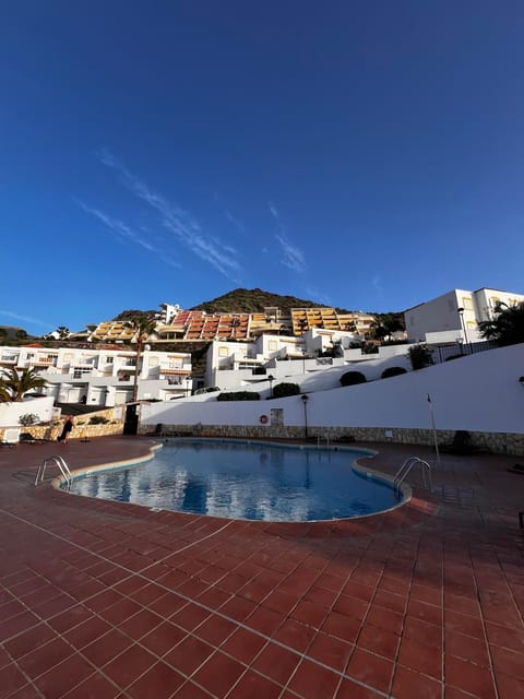 Property building, Mountain view, Pool view, Swimming pool, sunbed
