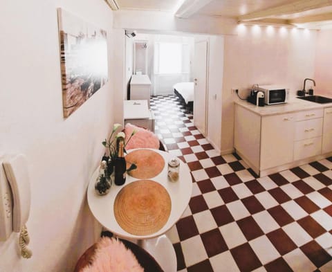 Coffee/tea facilities, minibar