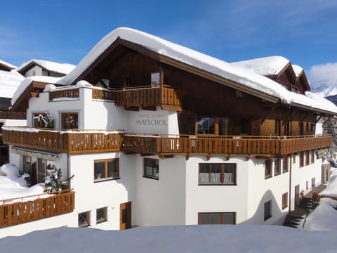 Property building, Balcony/Terrace, Mountain view