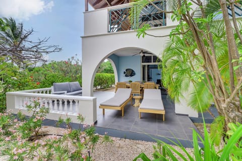 Property building, Garden, Balcony/Terrace, Garden view, sunbed