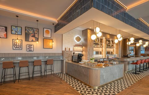 Restaurant/places to eat, Coffee/tea facilities, Lounge or bar, Food and drinks, Meeting/conference room, Food, Buffet breakfast, Drinks, internet