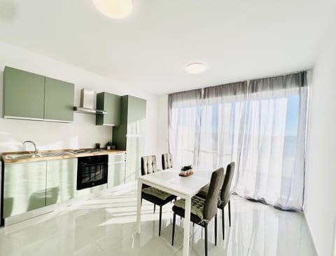 Kitchen or kitchenette, Dining area, pet friendly, stove