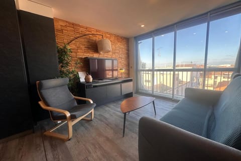 TV and multimedia, Balcony/Terrace, Kitchen or kitchenette, Living room, Seating area