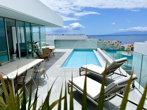 Sea view, Swimming pool
