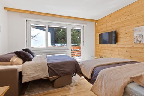 Bed, Living room, Bedroom