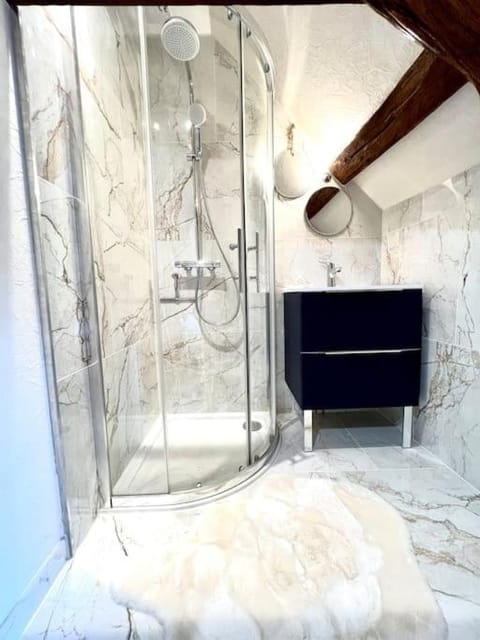 Le Nid Arrivé autonome clim wifi linge inclus House in Centre-Val de Loire