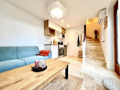 Kitchen or kitchenette, Living room, Seating area, minibar, pet friendly, stove