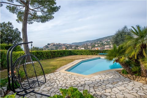Day, Swimming pool