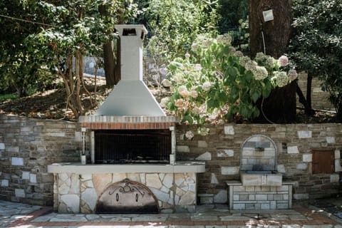 Villa Aggeliki- Mountain Meets the Sea House in Magnesia Prefecture, Greece