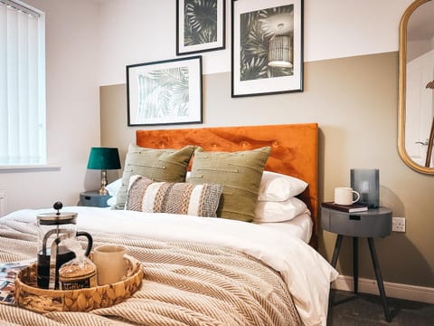 Templer Mill by Solace Stays 2 Shower Rooms House in Newport