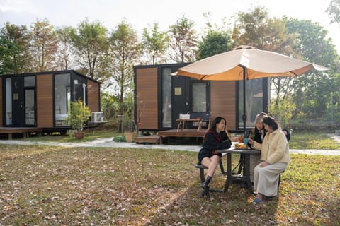 Property building, Patio, Guests