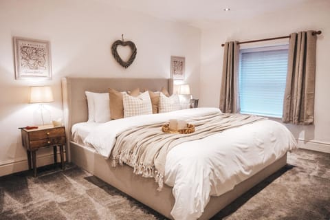 Pye Corner Cottage, by Solace Stays House in Newport